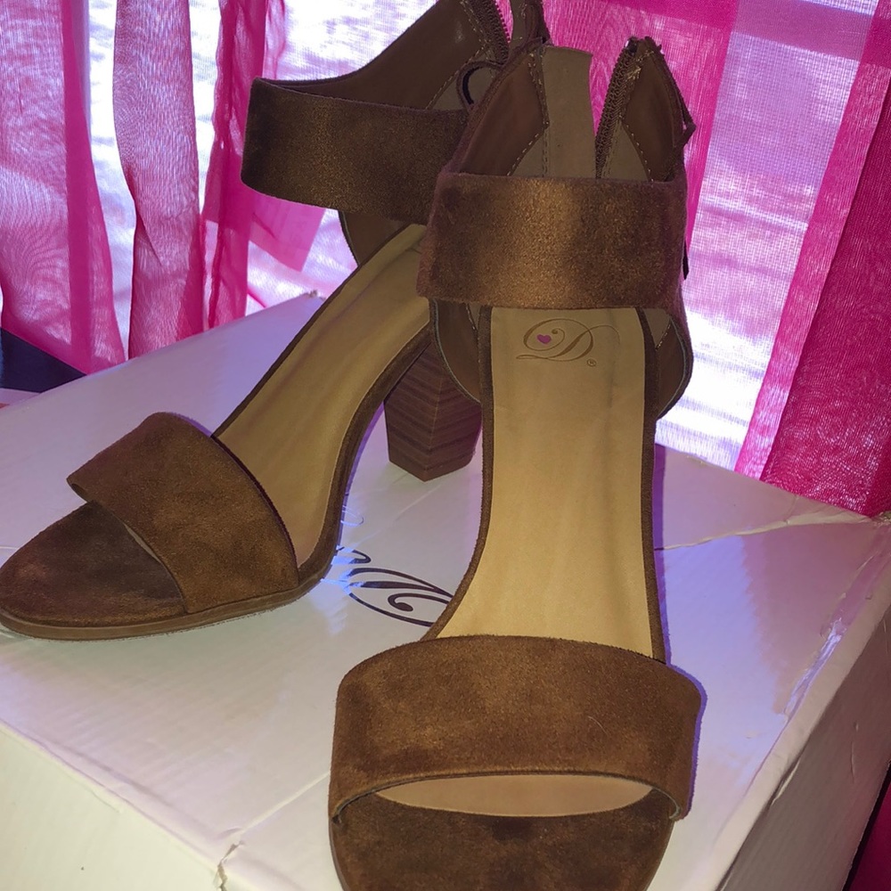 Heels - Picture 2 of 4